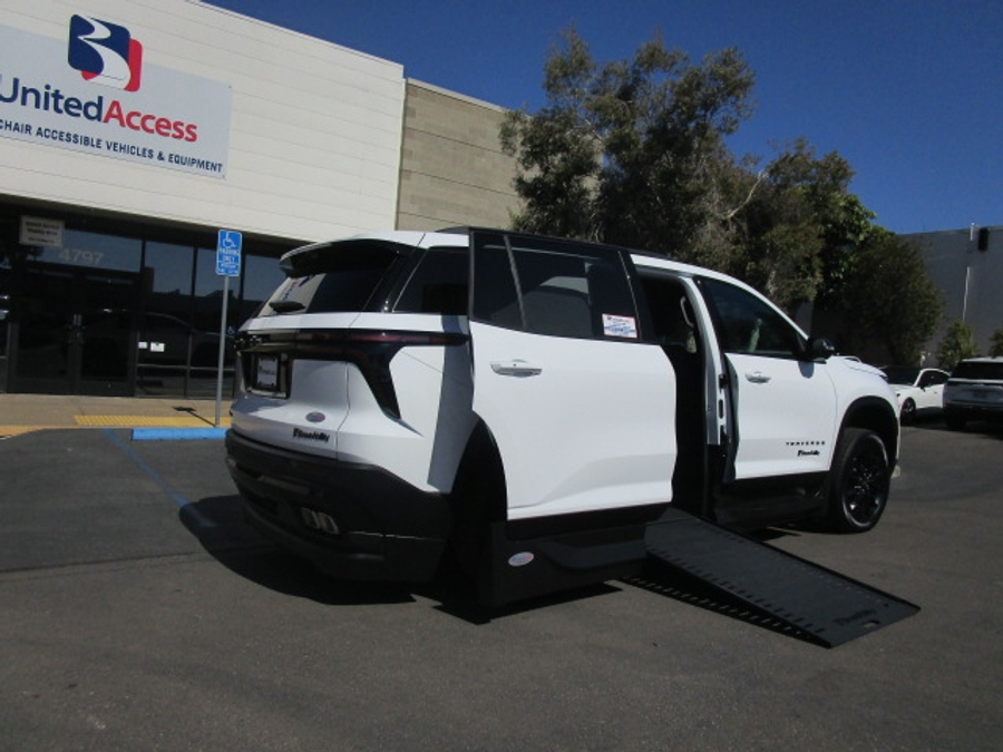 New 2026 Chevrolet Traverse 1LT Midnight - BraunAbility Side Entry In Floor Automatic Ramp