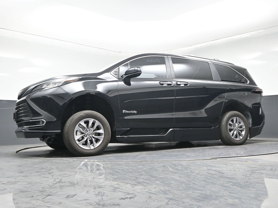 Used 2023 Toyota Sienna Hybrid XLE - BraunAbility Side Entry Entry Fold Out Automatic Ramp