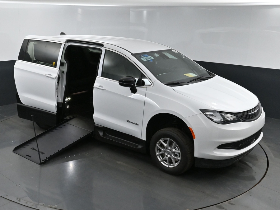 New 2025 Chrysler Voyager LX w MID ROW SEAT - BraunAbility Commercial Side Entry In Floor Manual Ramp