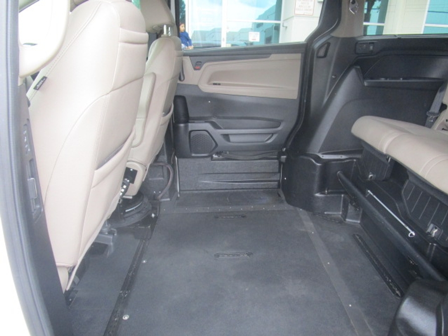 Used 2022 Honda Odyssey Touring - VMI Side Entry Entry In Floor Automatic Ramp