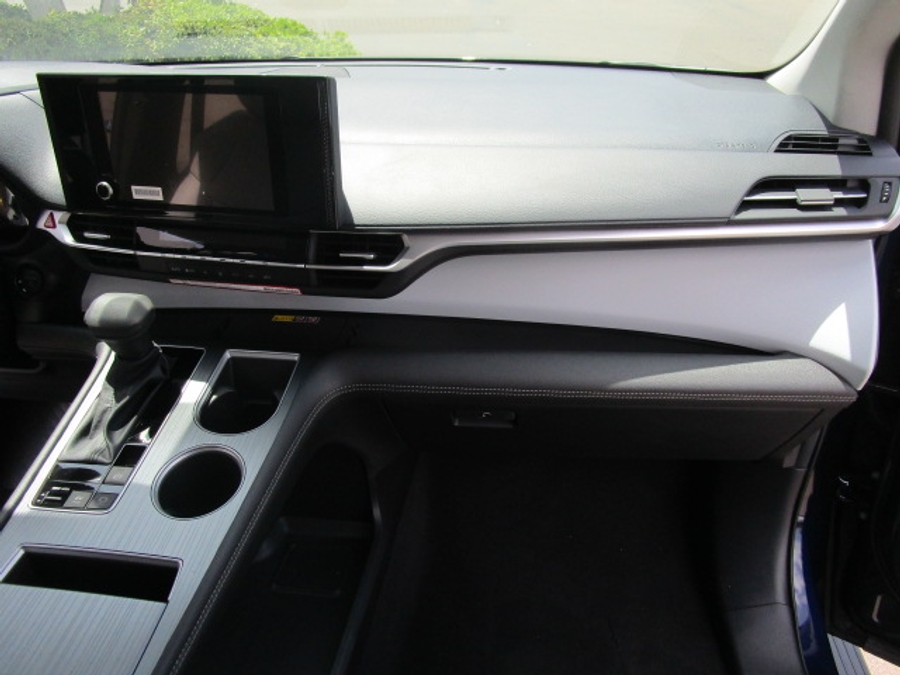New 2026 Toyota Sienna Hybrid FWD LE - Vantage Mobility Commercial Rear Entry Entry Fold Out Manual Ramp