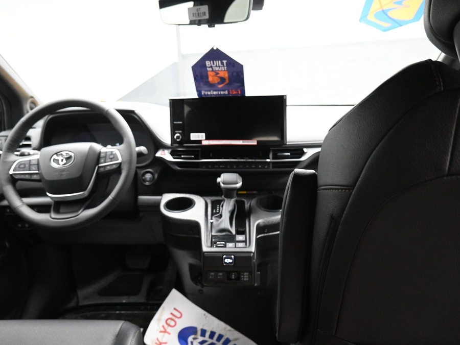 Black Toyota Sienna image number 12