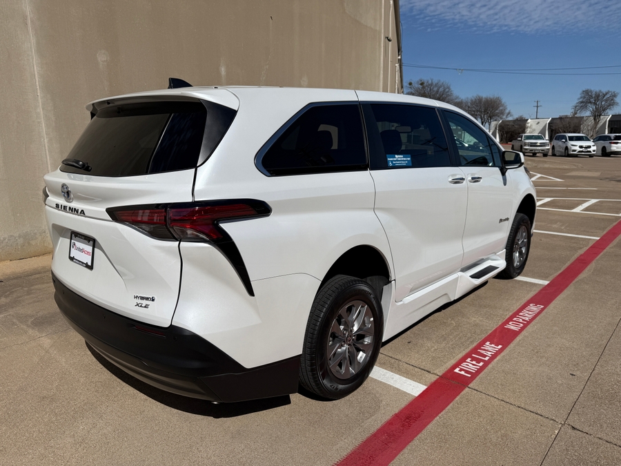 Used 2022 Toyota Sienna Hybrid XLE Base - BraunAbility Side Entry Entry Fold Out Automatic Ramp