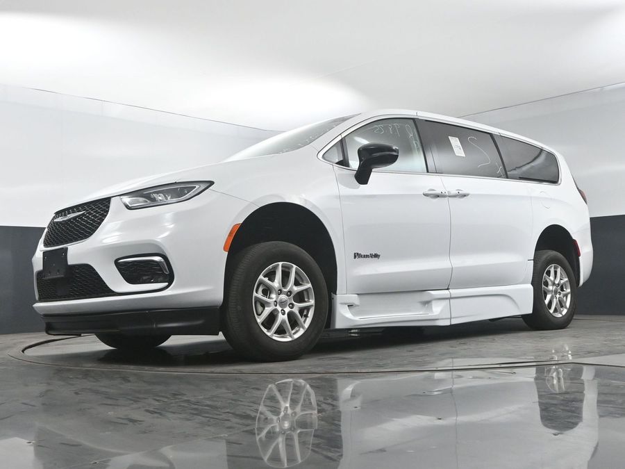 Used 2024 Chrysler Pacifica Touring L - BraunAbility Side Entry Entry Fold Out Automatic Ramp
