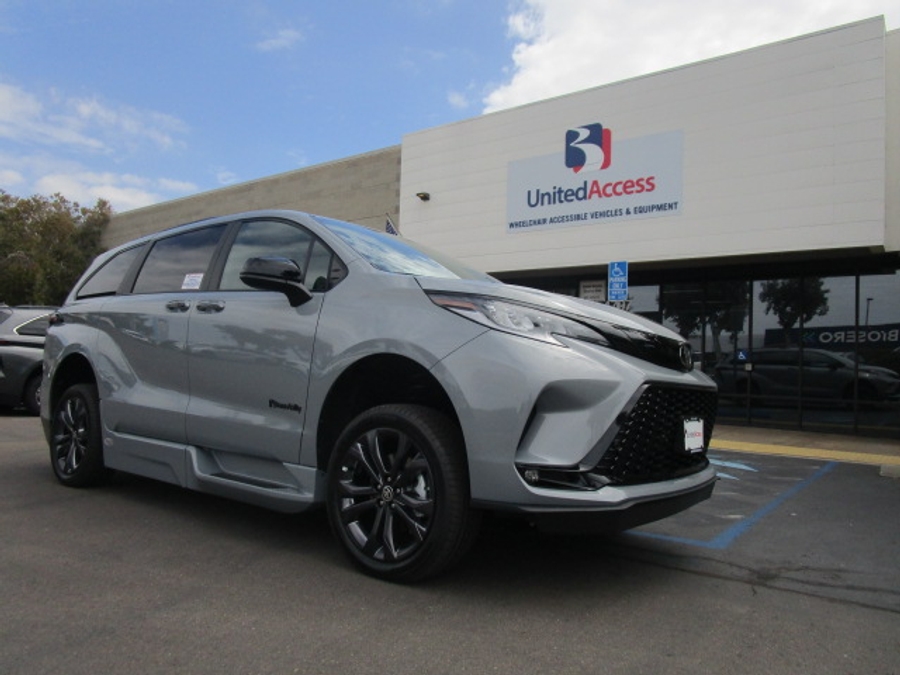 New 2026 Toyota Sienna Hybrid XSE Sport - BraunAbility Side Entry In Floor Automatic Ramp