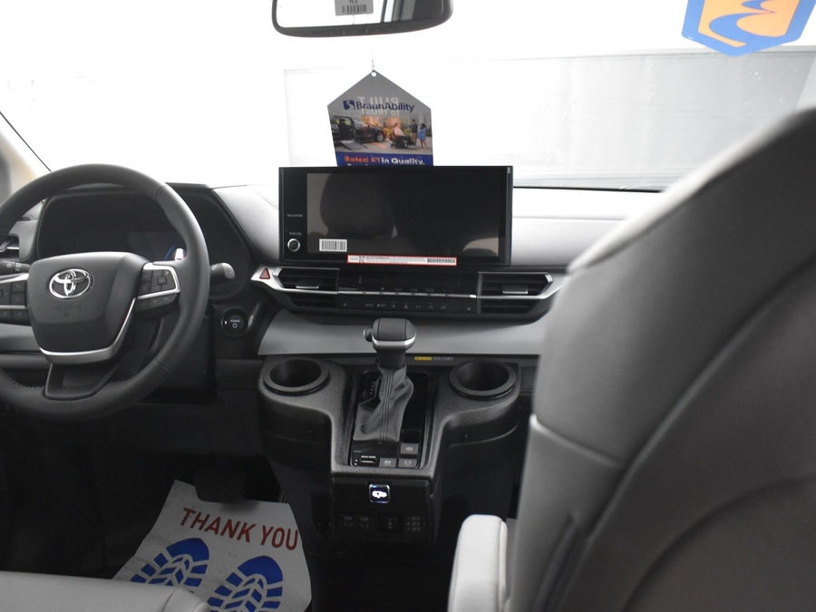 New 2025 Toyota Sienna Hybrid XLE Base - BraunAbility Side Entry Entry Fold Out Automatic Ramp