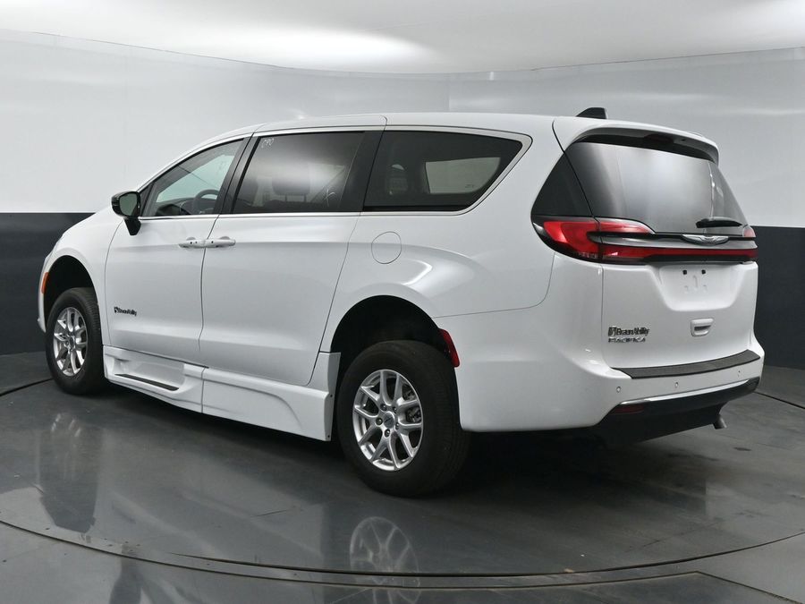 Used 2024 Chrysler Pacifica Touring L - BraunAbility Side Entry Entry Fold Out Automatic Ramp