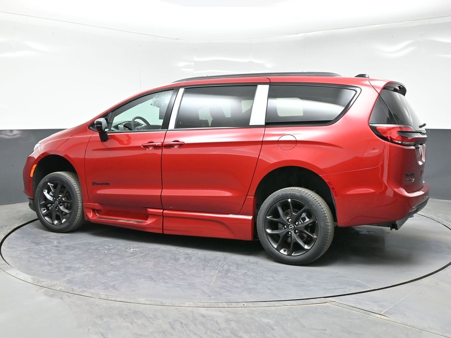 New 2026 Chrysler Pacifica Select Sport - BraunAbility Side Entry In Floor Automatic Ramp