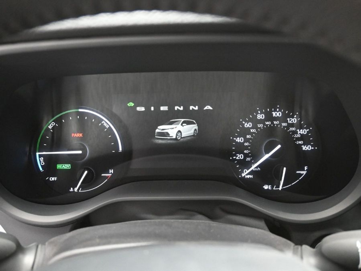 Black Toyota Sienna image number 19