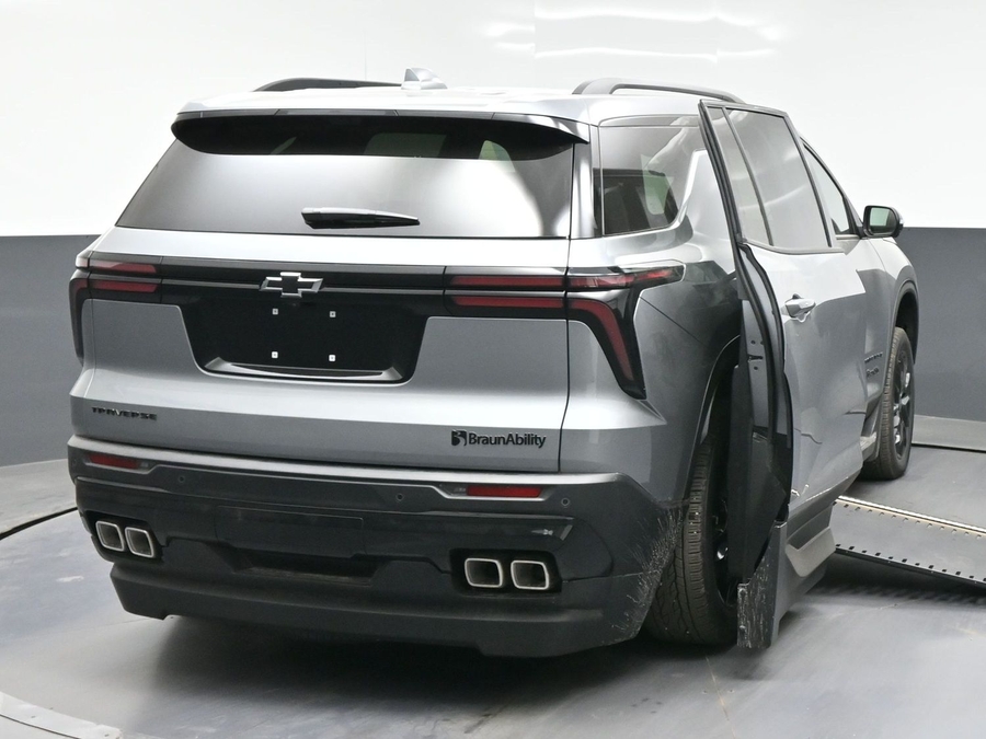 New 2026 Chevrolet Traverse 1LT Midnight - BraunAbility Side Entry Entry In Floor Automatic Ramp