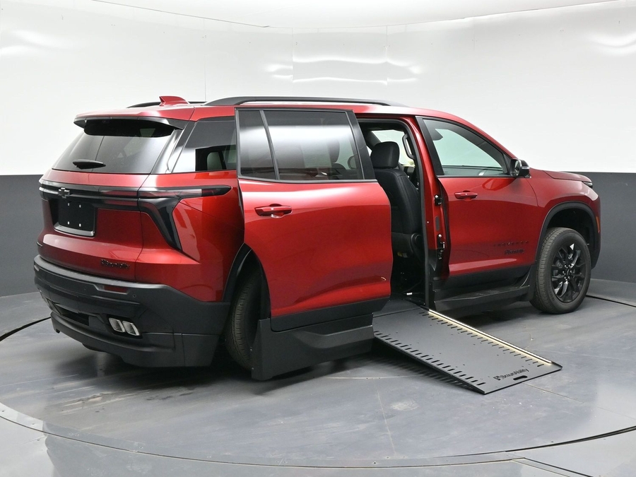 New 2026 Chevrolet Traverse 1LT Midnight - BraunAbility Side Entry In Floor Automatic Ramp