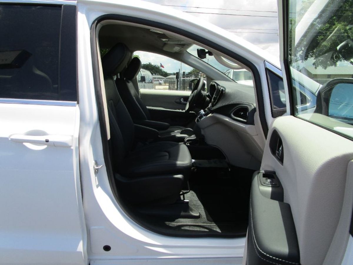 2023 CHRYSLER PACIFICA - Image 26