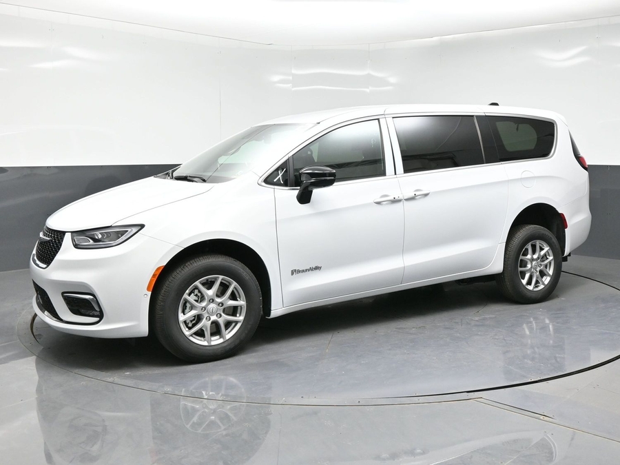 White Chrysler Pacifica image number 2