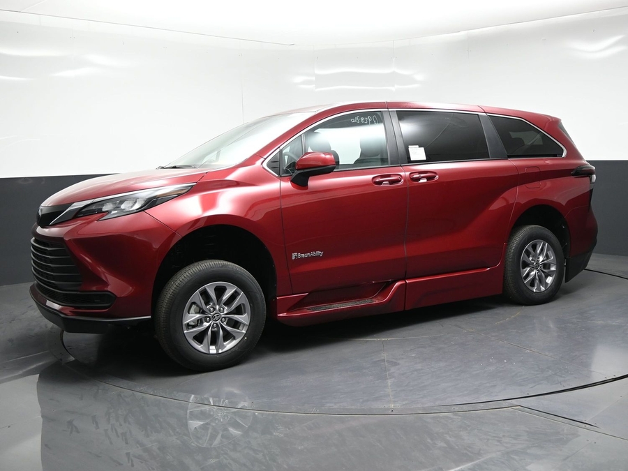 New 2026 Toyota Sienna Hybrid LE - BraunAbility Side Entry Fold Out Automatic Ramp