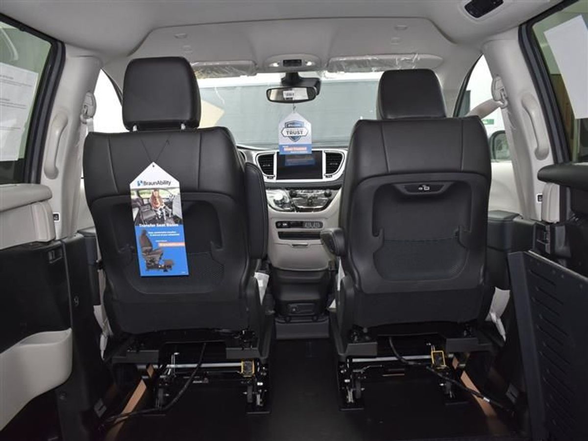 2023 CHRYSLER PACIFICA - Image 11