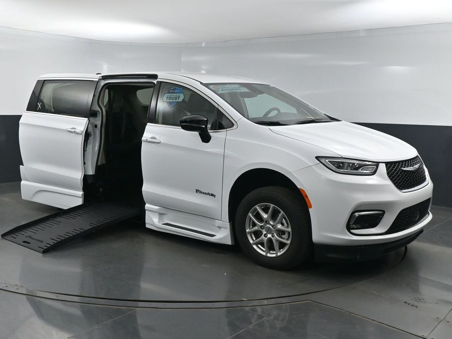 Used 2024 Chrysler Pacifica Touring L - BraunAbility Side Entry Entry Fold Out Automatic Ramp