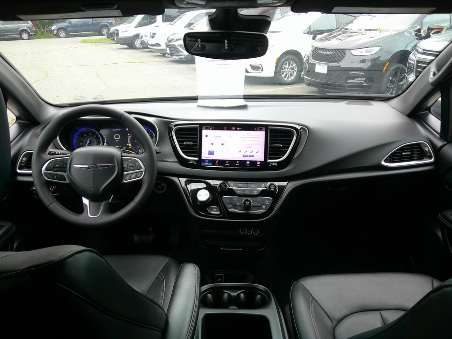 Grey Chrysler Pacifica image number 18