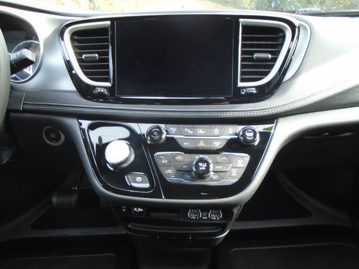 2023 CHRYSLER PACIFICA - Image 5