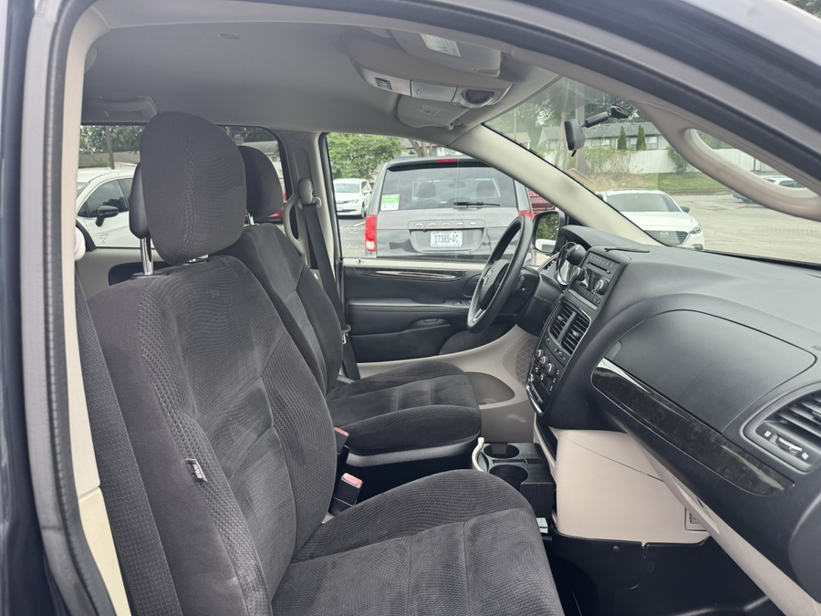 Blue Dodge Grand Caravan image number 18