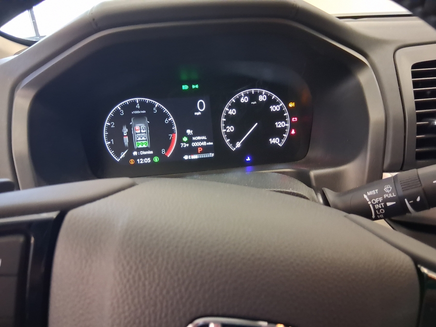White Honda Odyssey image number 11