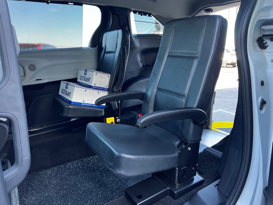 New 2026 Toyota Sienna Hybrid LE w swivel 2nd row - Vantage Mobility Commercial Rear Entry Entry Fold Out Manual Ramp