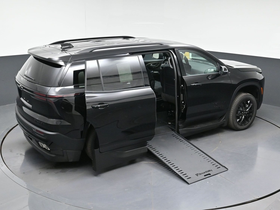 New 2026 Chevrolet Traverse 1LT Midnight - BraunAbility Side Entry In Floor Automatic Ramp