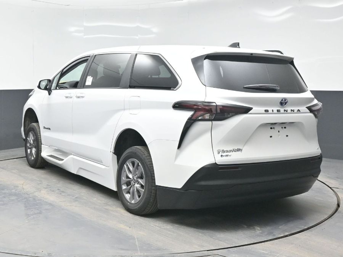 2025 TOYOTA SIENNA - Image 3