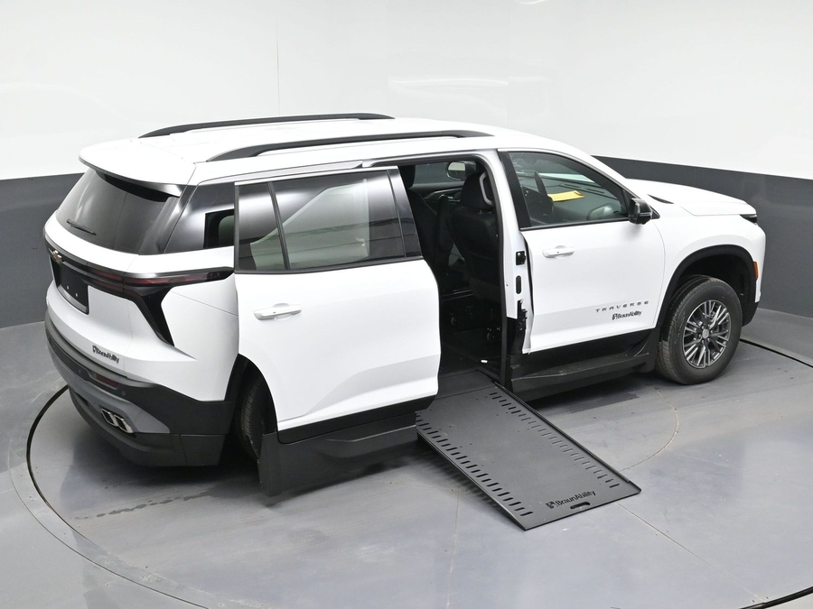 New 2026 Chevrolet Traverse 1LT - BraunAbility Side Entry Entry In Floor Automatic Ramp