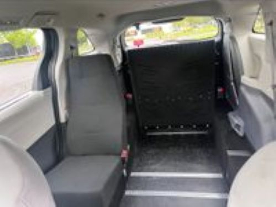 New 2026 Toyota Sienna Hybrid LE - Vantage Mobility Rear Entry Entry Fold Out Manual Ramp