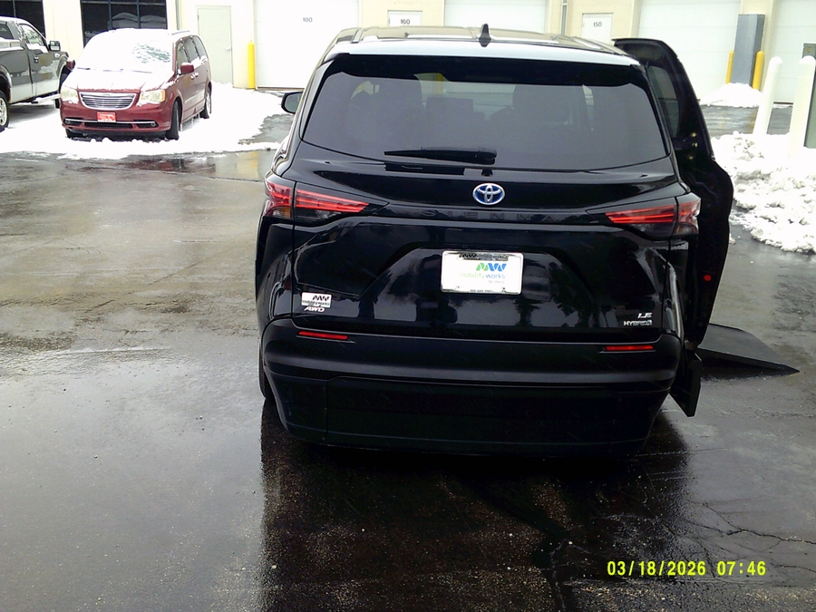 Black Toyota Sienna image number 5