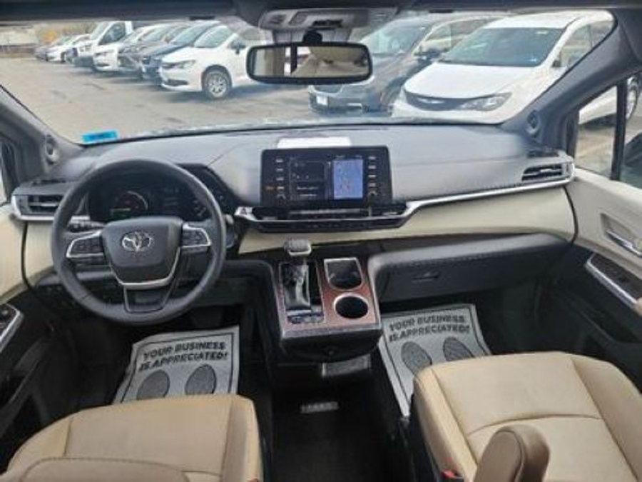 2023 Toyota Sienna XLE - Photo 10