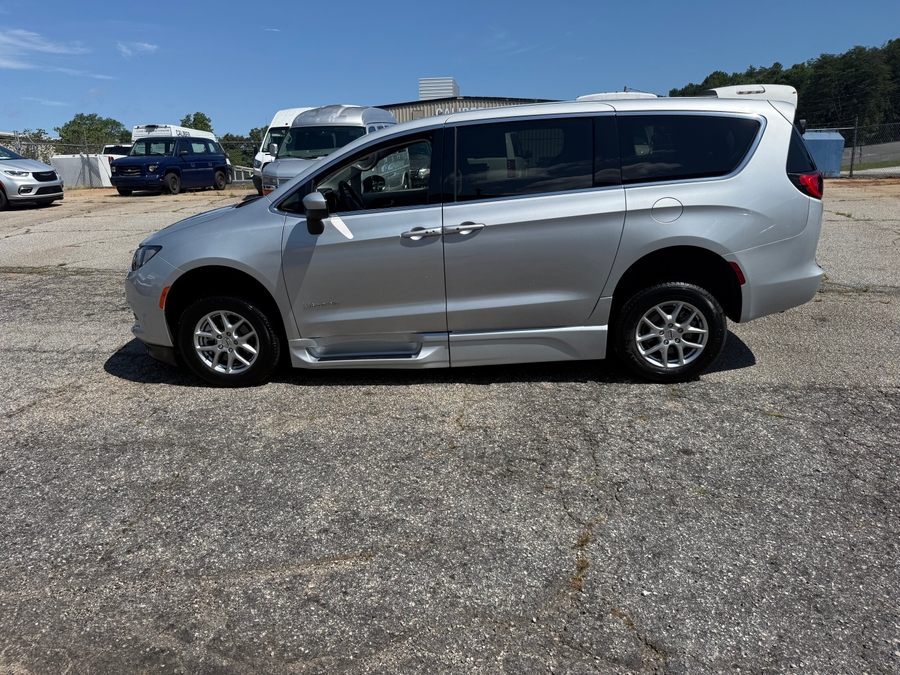Silver Chrysler Voyager image number 1