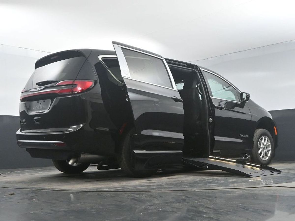 2025 CHRYSLER PACIFICA - Image 13