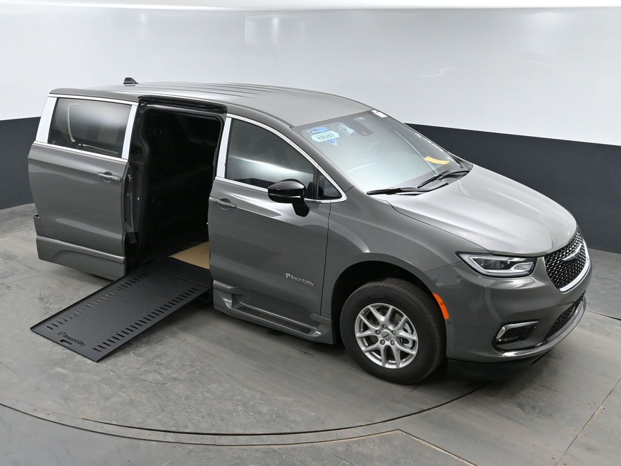 Used 2025 Chrysler Pacifica Select Safety - BraunAbility Side Entry In Floor Automatic Ramp