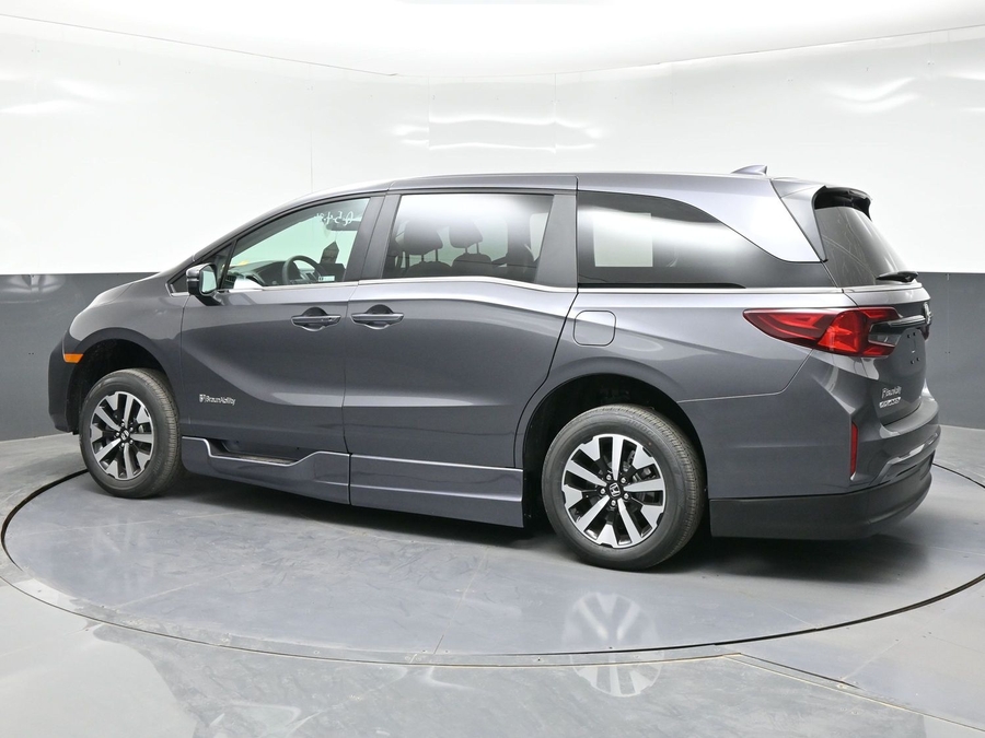 Grey Honda Odyssey image number 1