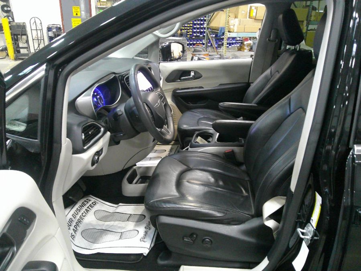 2022 CHRYSLER PACIFICA - Image 17