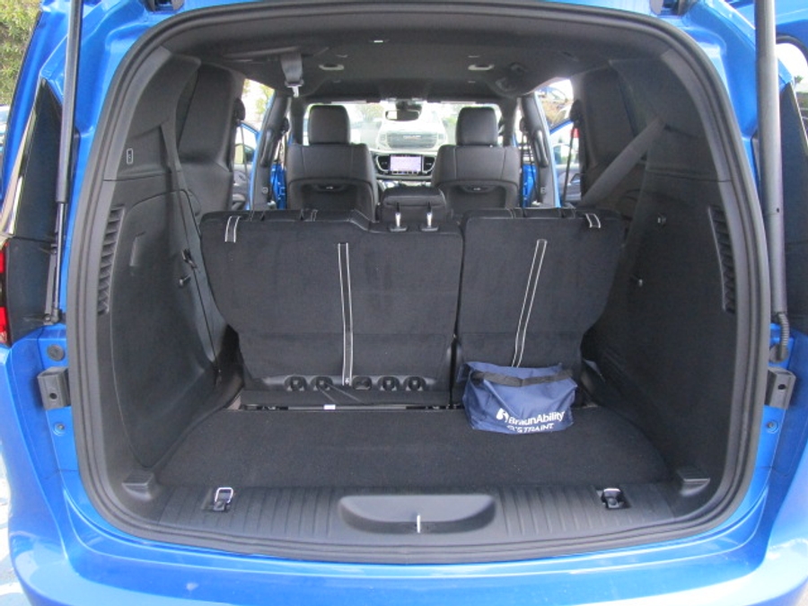New 2026 Chrysler Pacifica Select Sport - BraunAbility Side Entry Entry In Floor Automatic Ramp