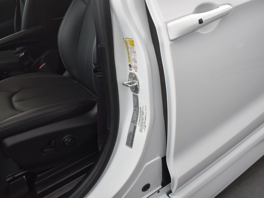 New 2025 Chrysler Pacifica Select Safety - BraunAbility Side Entry Entry Fold Out Automatic Ramp