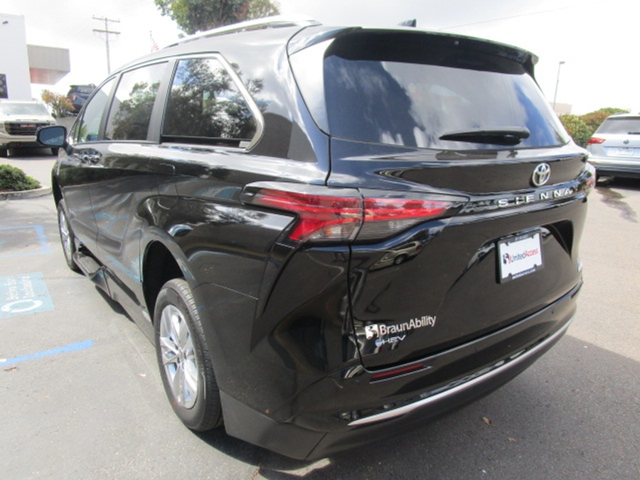 New 2026 Toyota Sienna Hybrid Limited - BraunAbility Side Entry Entry Fold Out Automatic Ramp