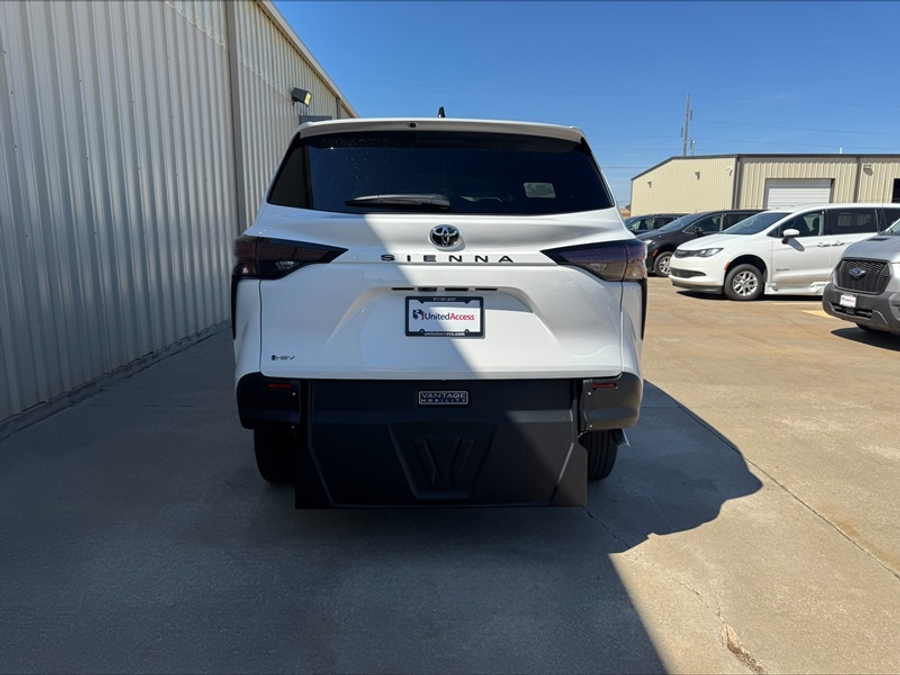 New 2026 Toyota Sienna Hybrid LE - Vantage Mobility Rear Entry Entry Fold Out Manual Ramp