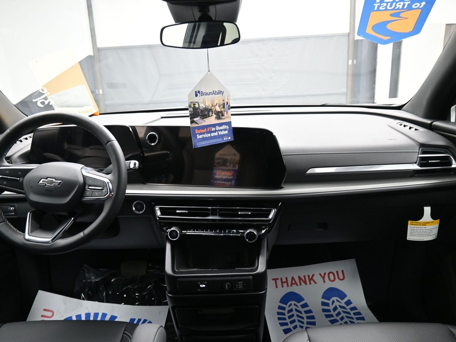 New 2025 Chevrolet Traverse 1LT Midnight - BraunAbility Side Entry Entry In Floor Automatic Ramp