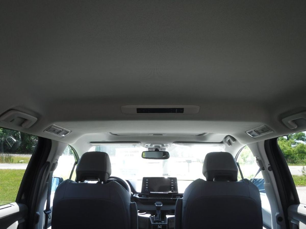 Black Toyota Sienna image number 12