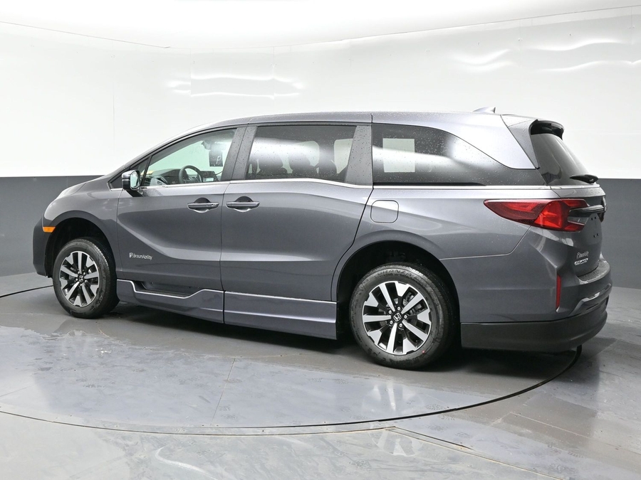 Grey Honda Odyssey image number 3