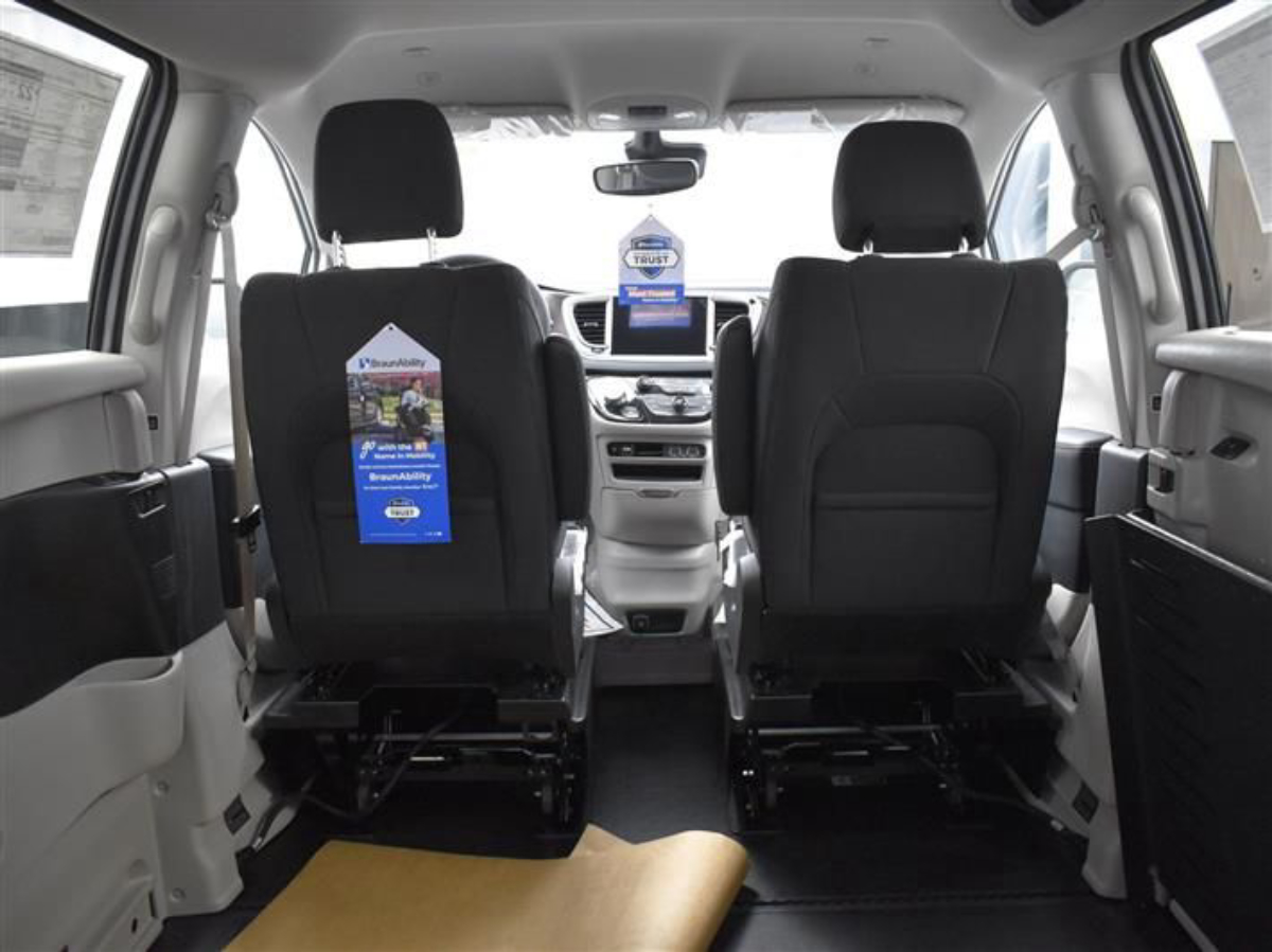 2023 CHRYSLER VOYAGER - Image 14