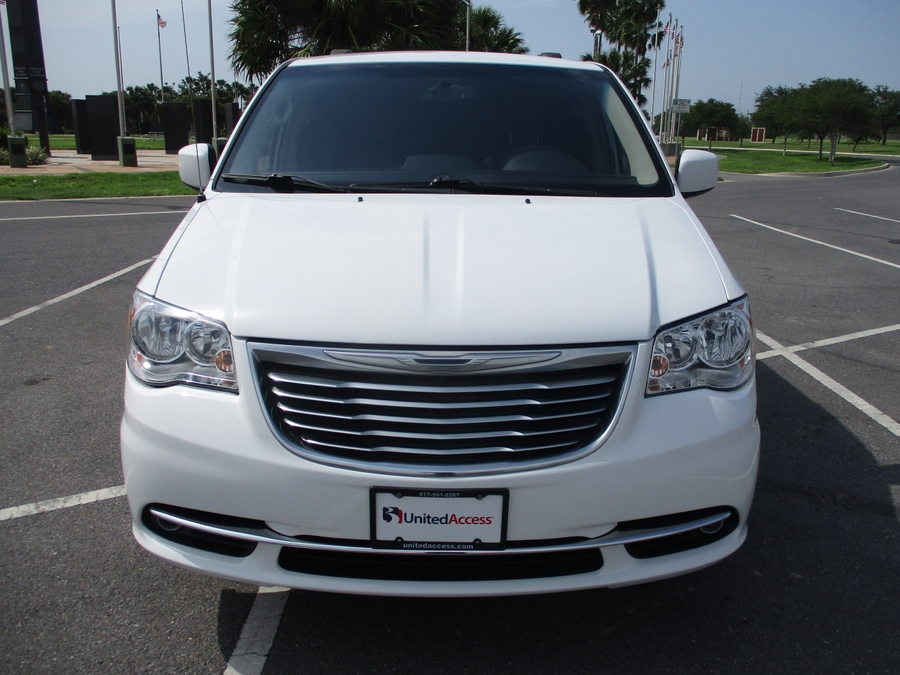 Used 2015 Chrysler Town and Country Touring - BraunAbility Side Entry Entry Fold Out Automatic Ramp