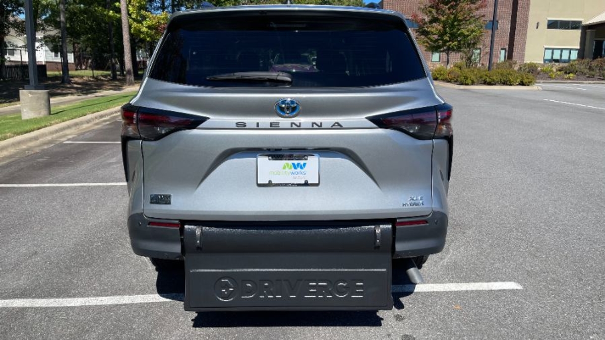 2024 TOYOTA SIENNA - Image 7