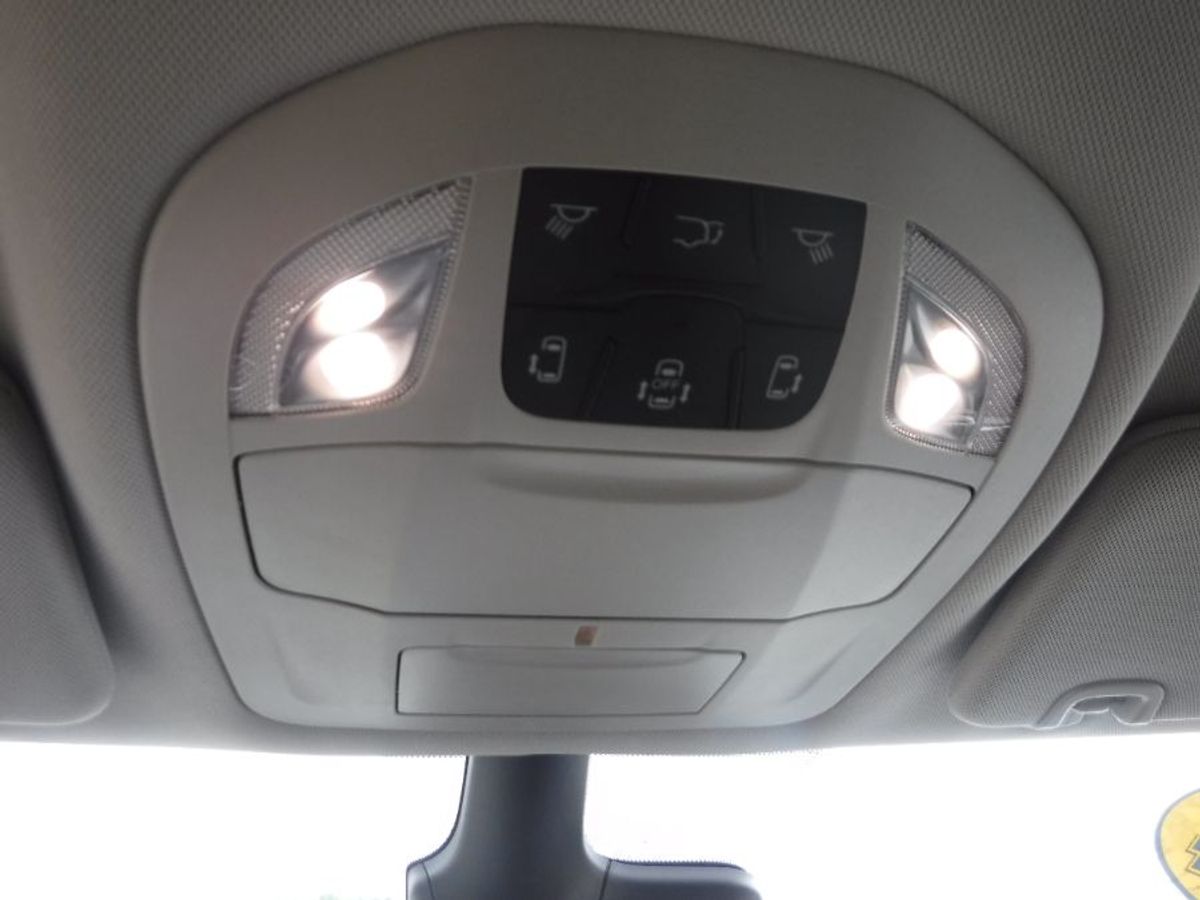 2024 CHRYSLER VOYAGER - Image 15