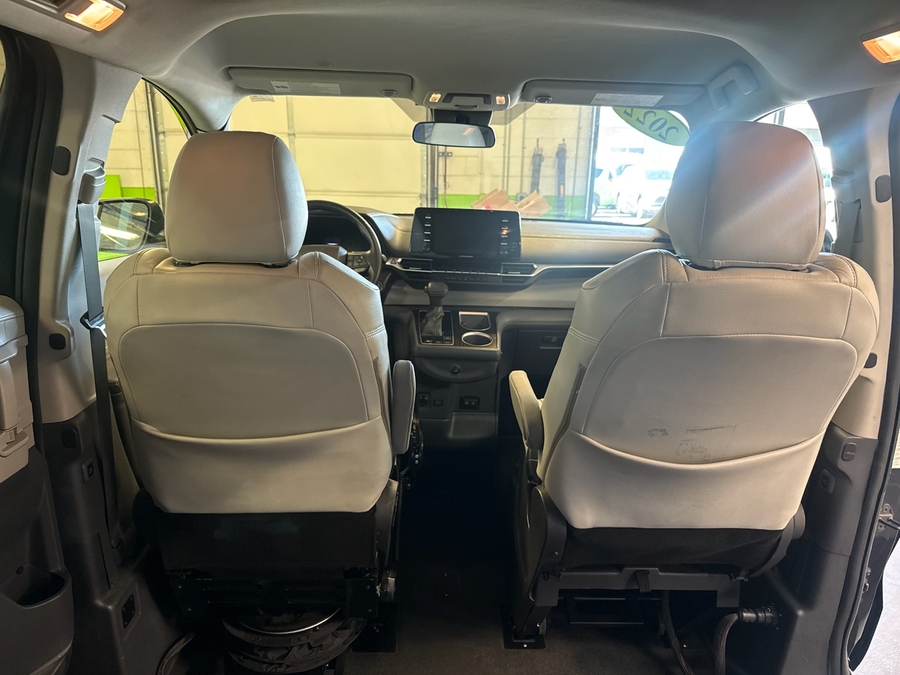 Black Toyota Sienna image number 9