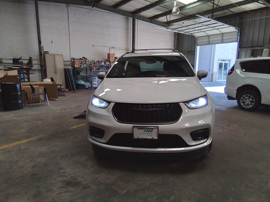 2023 Chrysler Pacifica Touring L - Photo 26