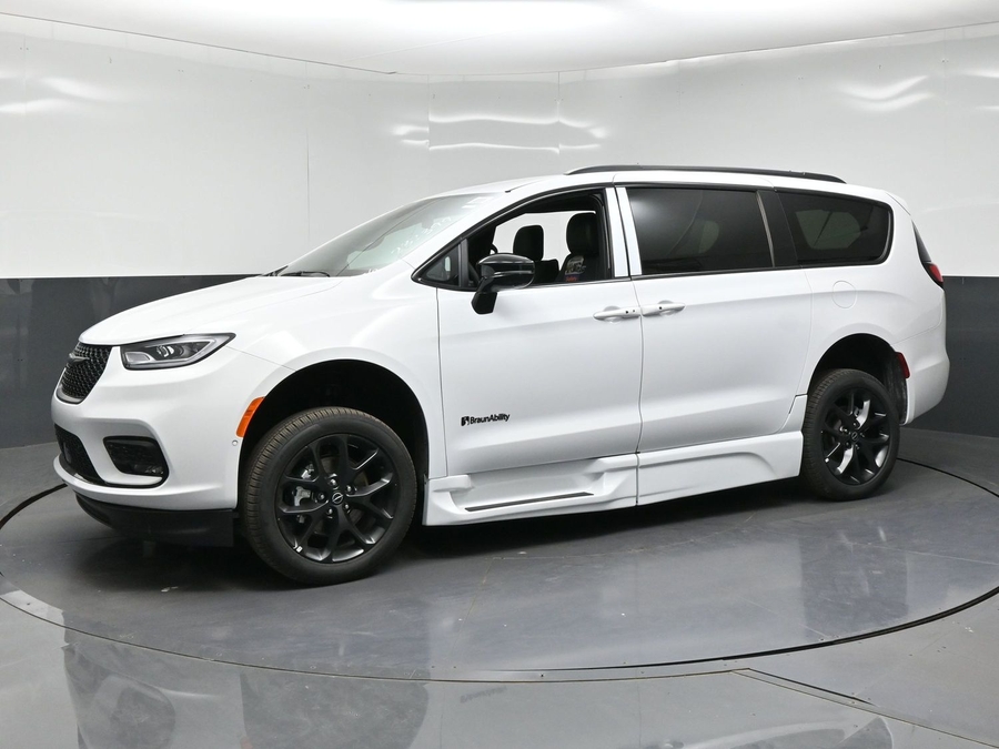 New 2026 Chrysler Pacifica Select Sport - BraunAbility Side Entry Fold Out Automatic Ramp